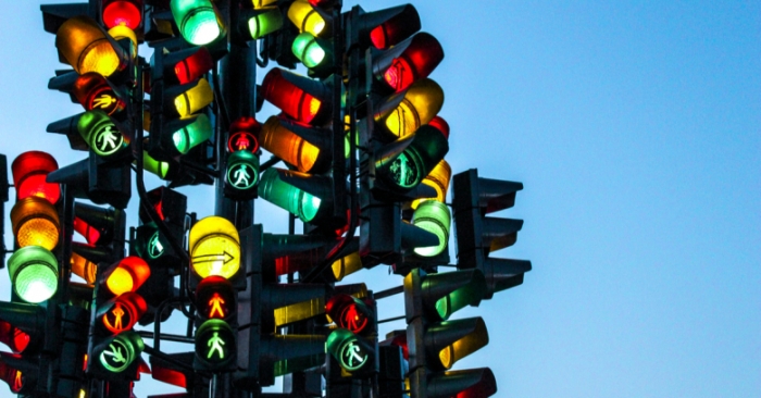 Новые технологии для светофоров, которые могут помочь водителям полностью остановиться, должны быть протестированы в Великобритании