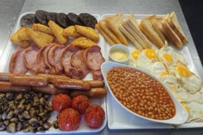 Кафе предложило своим посетителям 65 различных закусок полного английского завтрака – никто не осилил весь завтрак