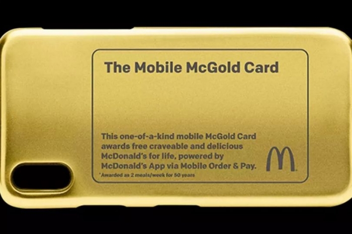 Макдональдс выпускает карту McGold с 24 каратами, и она гарантирует бесплатное питание в течение 50 лет