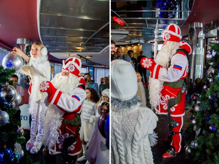 Дед Мороз пришел на праздник в экзоскелете.