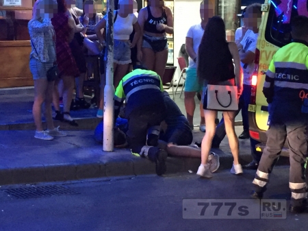 Британец упал без чувств после употребления 75 рюмок спиртного в баре курорта Магалуф