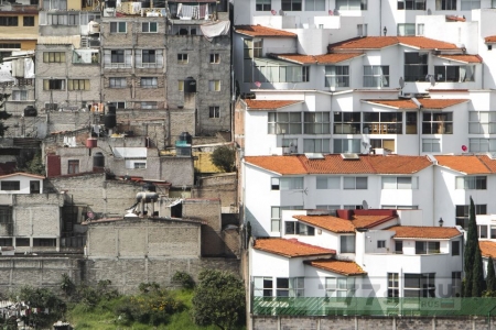 Аэрофотоснимки раскрывают крайнее неравенство богатства и бедности в Мехико