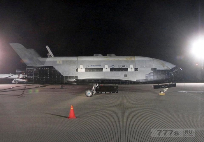 Загадочный «космический самолет» Boeing X-37 американских ВВС возвратился во Флориду после секретной 2-летнего полета в космосе.