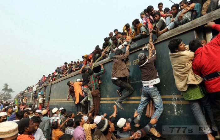 Кошмарные фотографии, перегруженных поездов в час пик в Бангладеш.