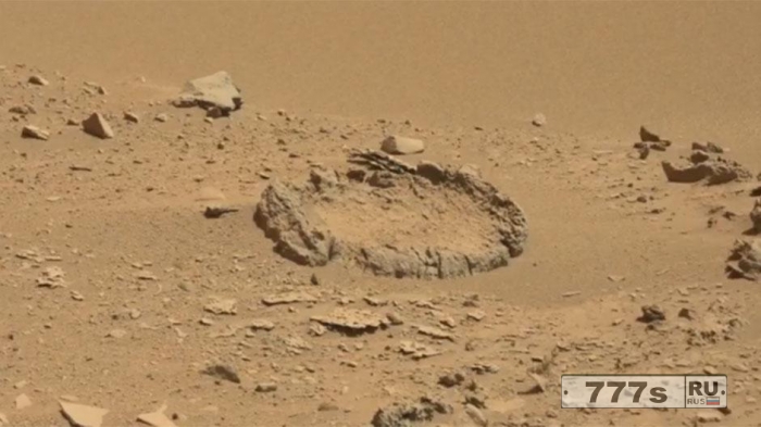 Загадочный «каменный круг» на Марсе всколыхнул дикие утверждения о том, что руины инопланетян скрыты под поверхностью.
