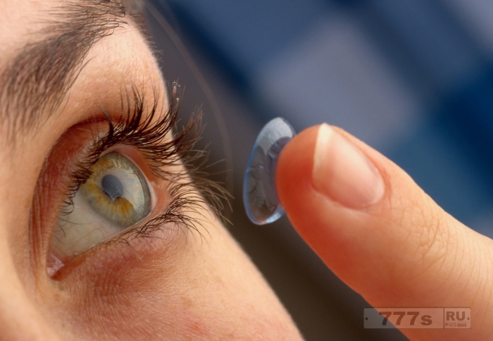 Хирурги обнаружили 27 контактных линз в женском глазу.