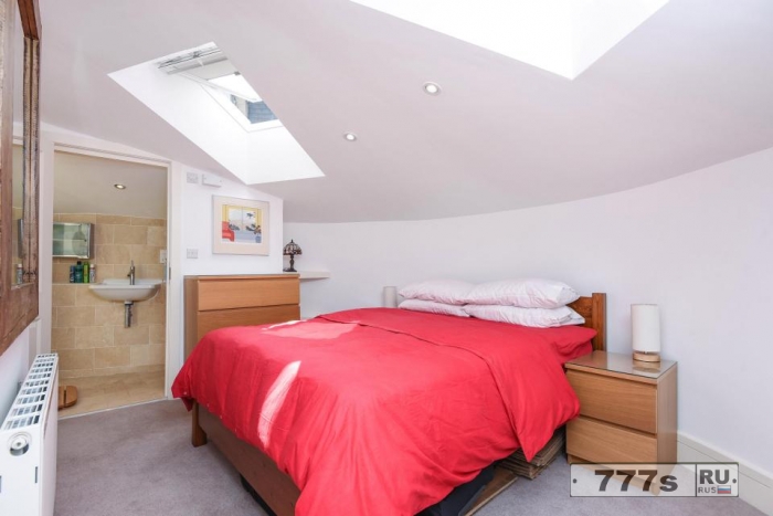 Необычный круглый дом на берегу Темзы продается за 950 тысяч фунтов стерлингов.