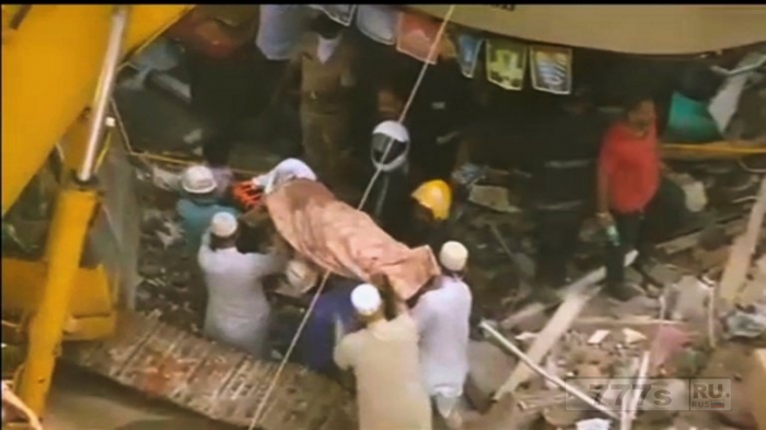 По меньшей мере девять погибших после разрушительного наводнения в Мумбаи.