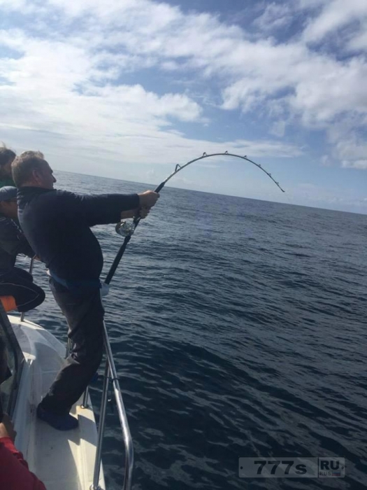 Рыбак поймал огромного 228 кг тунца после двухчасового сражения.