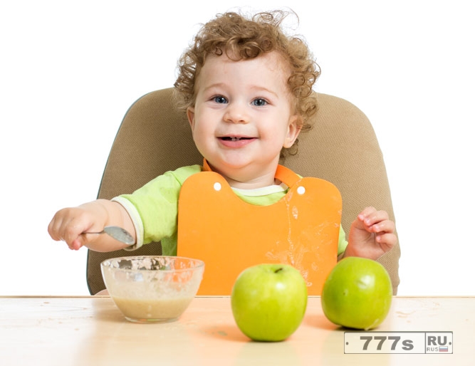 Прикорм яблоком для ребенка