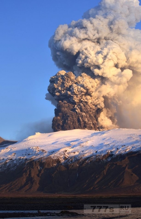 Большой вулкан в Исландии готов взорваться - и эксперты предупреждают, что это может вызвать хаос с полетами самолетов.