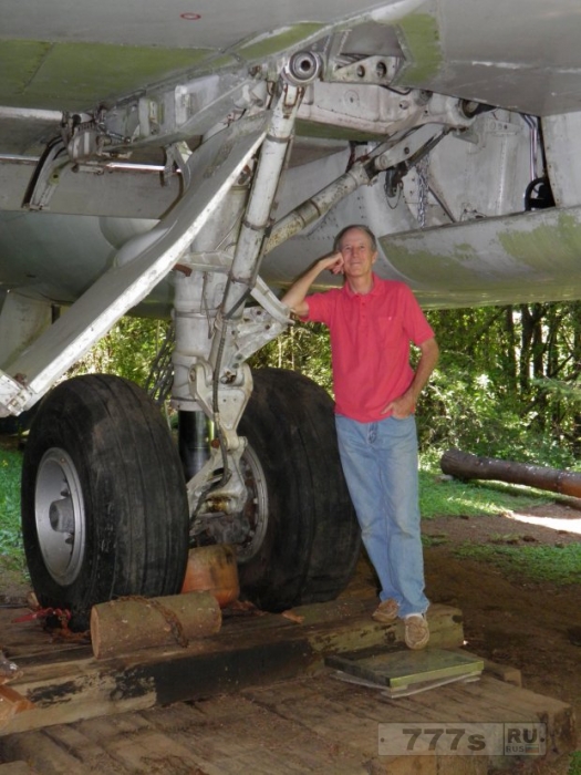 Мужчина превратил самолет Боинг 727 в лесной дом