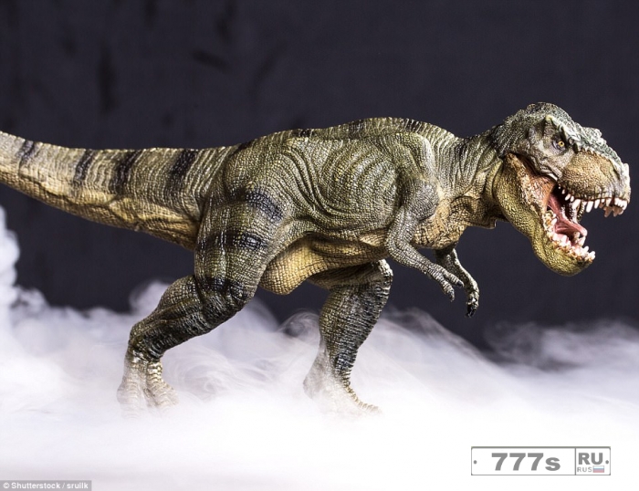 Это летающий тиранозавр! Тысячи крошечных скворцов создали удивительное зрелище образовав тиранозавра.