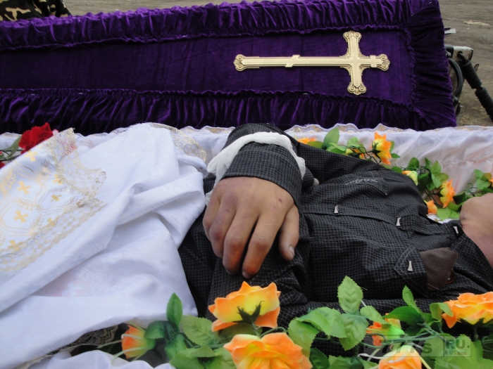 Покойник в гробу ожил, когда его хоронили в Перу