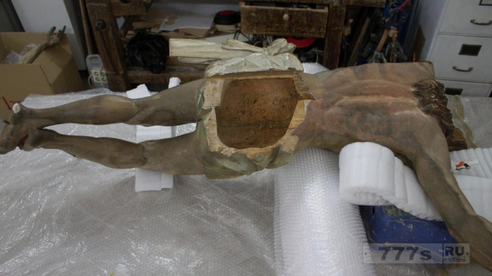 Загадочная записка, найденная в старинной статуэтке Иисуса, может быть это 300-летняя капсула времени