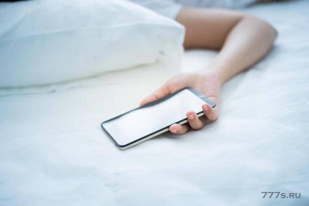 Сон возле вашего мобильного телефона «может вызвать рак», предупреждают руководители здравоохранения Калифорнии