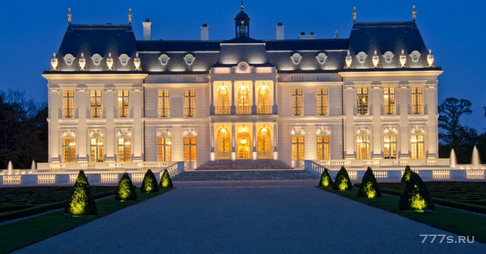 Здание шикарного особняка Парижа продано за триста один миллиард долларов