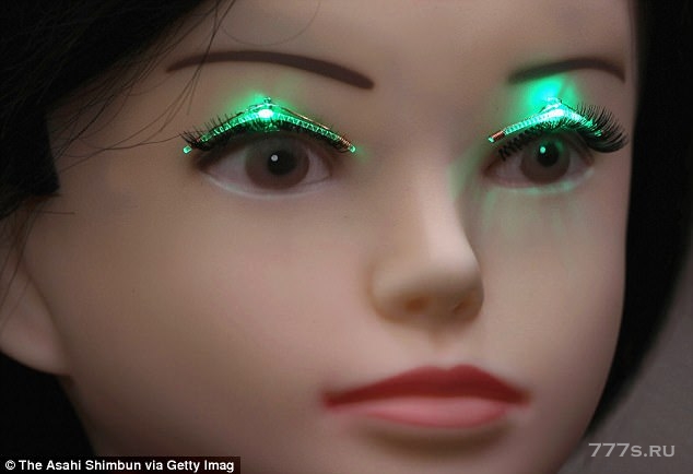 Мигающие искусственные ресницы, снабженные крошечными светодиодами, могут стать следующей высокотехнологичной тенденцией красоты 1