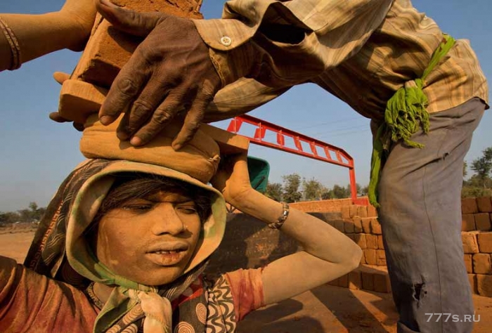 Миллионы людей по-прежнему используются в Индии как рабы