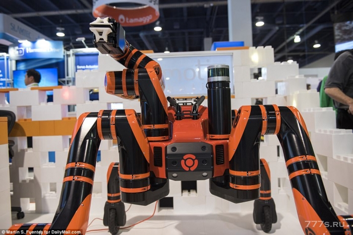 Знакомьтесь RoboMANTIS: четырехногий, четырехколесный робот, представленный на выставке CES, может ходить или ездить на любой местности