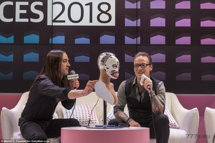 Изобретатель RealDoll показывает, что вы можете поменять лицо и «личность» своего сексуального робота