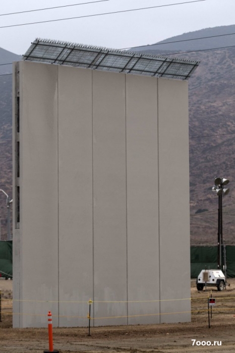 Высота пограничной стены Трампа в Мексике делает почти невозможным перебраться через неё