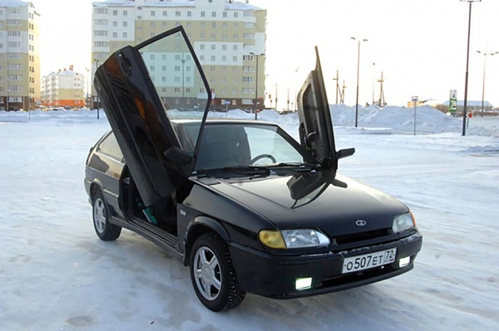Сумасшедшие автомобили Сибири - где Mercedes и Lamborghini получают ледяной макияж