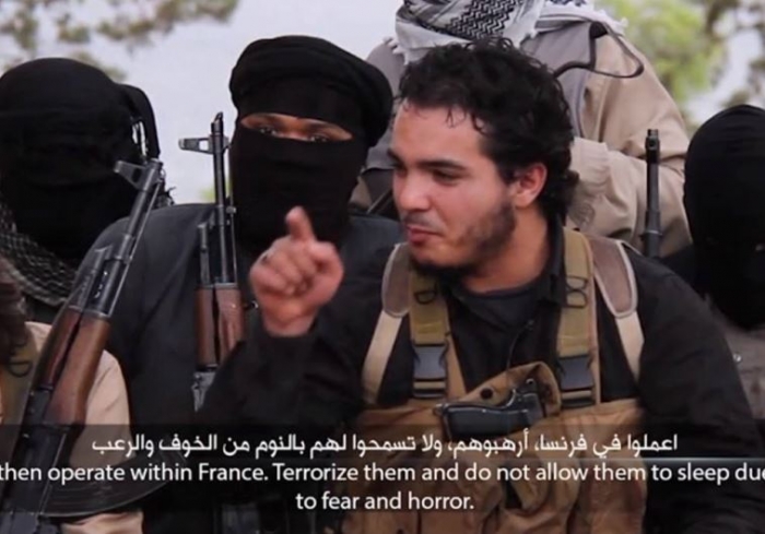ИГИЛ угрожает вторгнуться в Париж в ближайшем будущем, демонстрируя нападение на Эйфелеву башню в новом видео