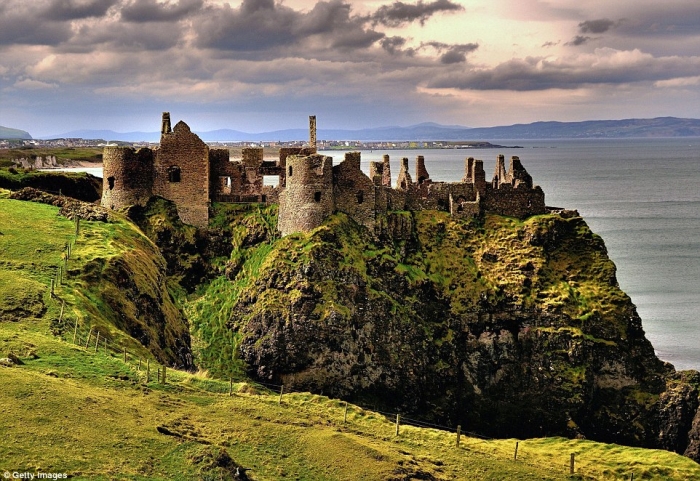 Фотографии самых невероятных заброшенных замков в мире