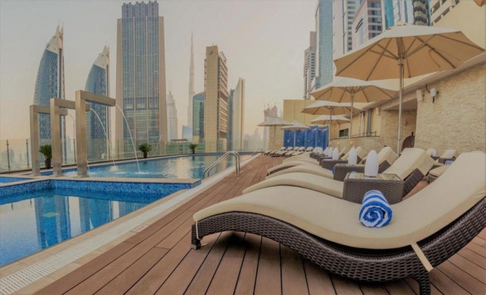 Плавательный бассейн самого высокого в мире отеля в Дубае взимает всего 29 фунтов стерлингов в день, чтобы поплавать там