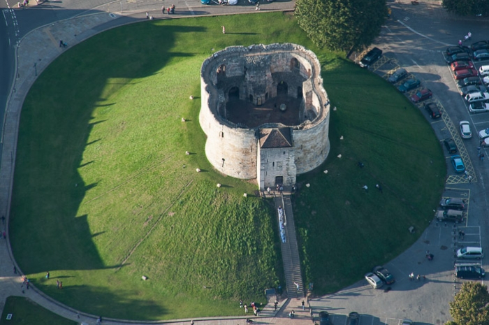 Жители Йорка борются с планами «Английского Наследия», чтобы убрать часть средневекового замка, и построить центр для посетителей