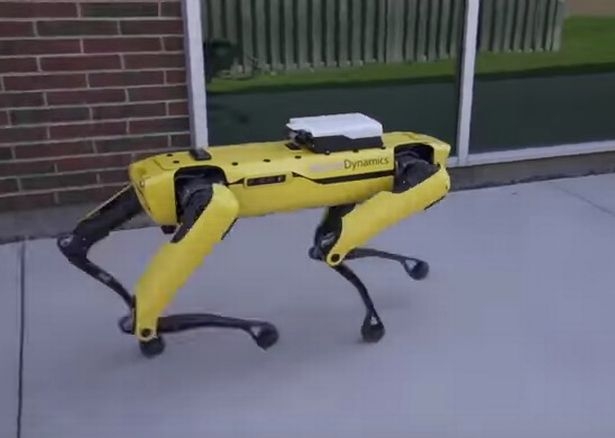 Boston Dynamics обучает робота, называемого СОБАКОЙ для самостоятельной навигации по офису