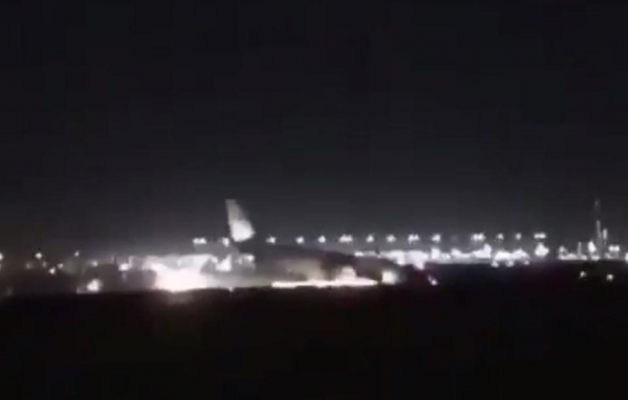 Саудовский пассажирский самолет аварийно приземлился в Джидде, когда герой-пилот вынужден был сесть на взлетно-посадочную полосу, когда шасси было неисправно