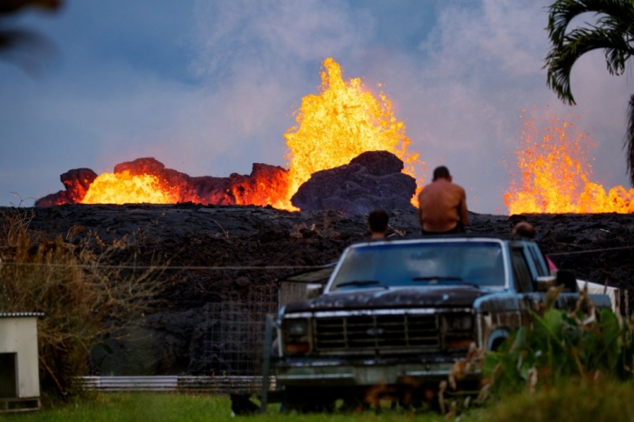 Извергающийся вулкан Килауэа поразил лавой геотермальную электростанцию