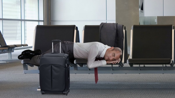 Такой кокон предназначен для аэропортов, то есть вы можете поспать в постели с посадочным талоном