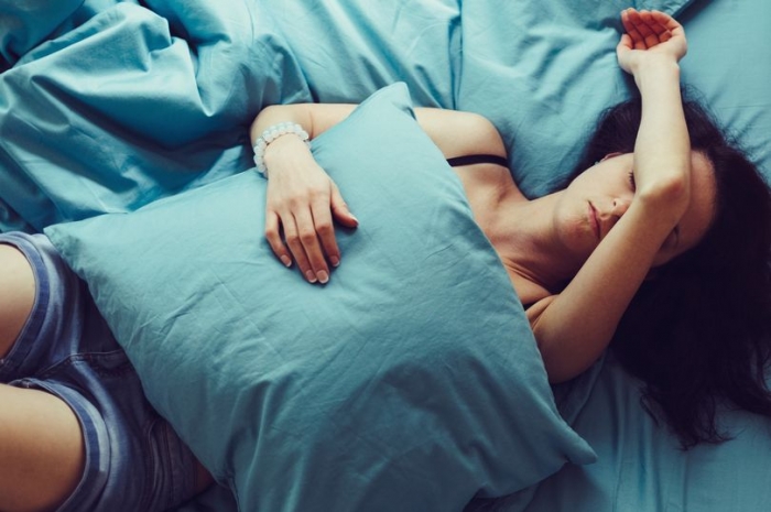 Что бы заснуть во время жары вам сможет помочь простой двухсекундный трюк