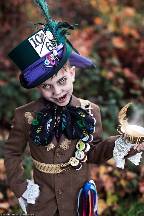 Маленькие ужасы: фотограф превращает маленьких детей в злых зомби для страшных фото на Хэллоуин