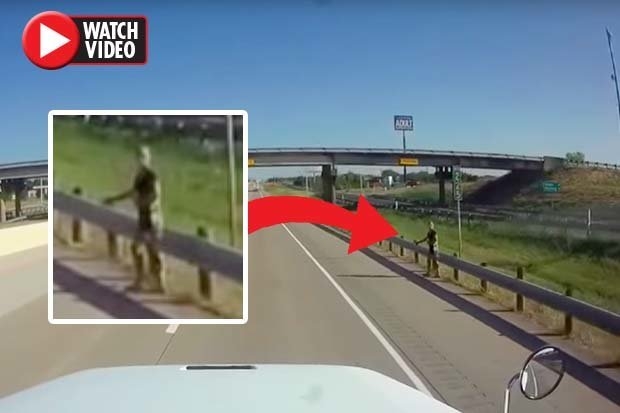 Странного автостопщика ростом 1,2-метра похожего на инопланетянина заметили на шоссе в Техасе