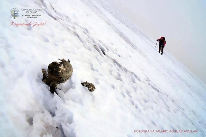 Найдены мyмифицированные тела трех альпинистов, вмерзших в лёд на высоте 5610 м
