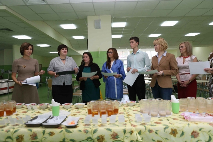 Для обедов и свиданий – родители московских школьников инспектируют детские пищеблоки
