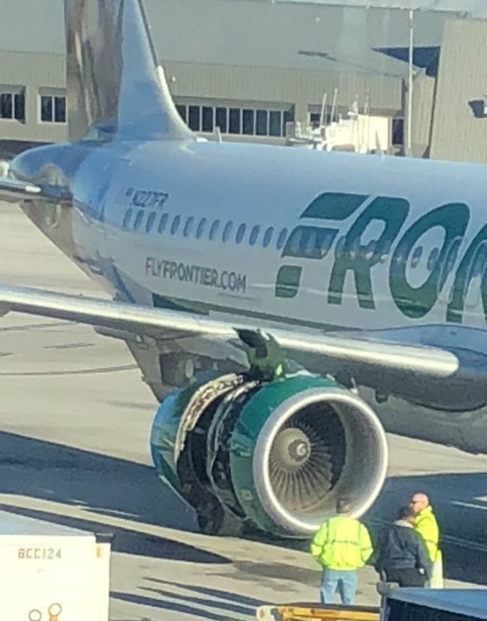 Напуганные пассажиры Frontier Airlines звонят родным, чтобы попрощаться, когда реактивный двигатель «развалился» во время взлета