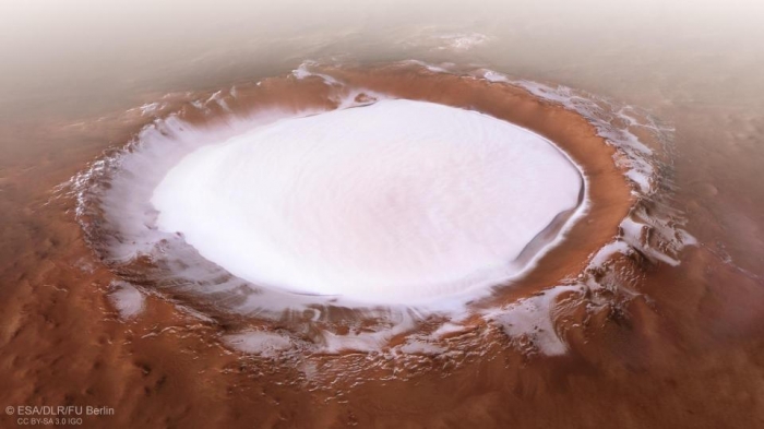 Колоссальная наполненная снегом или льдом кальдера диаметром 90 км обнаружена на Марсе