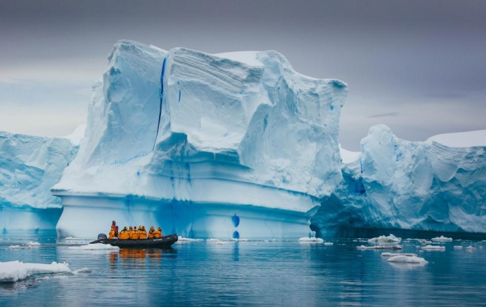 Английские ученые вырыли рекордную глубокую яму в Антарктике, чтобы изучить последствия глобального потепления