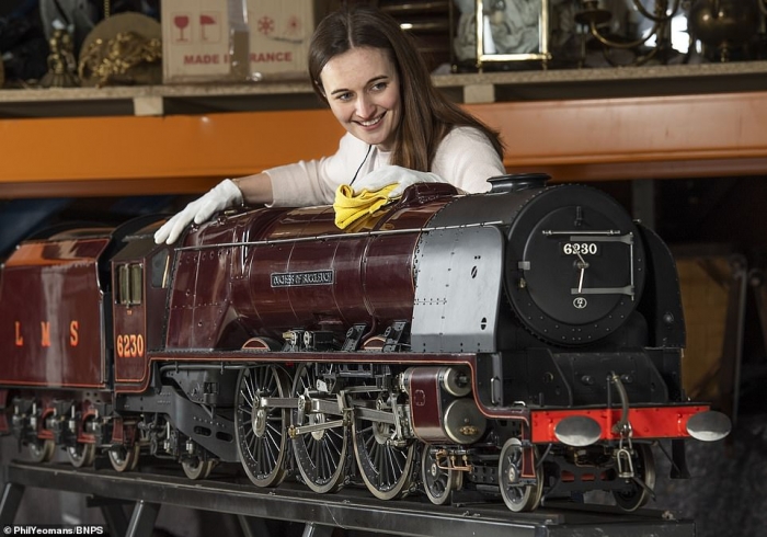Модель поезда, который является точной копией поезда герцогини Буклух, будет продан за рекордные 200 000 фунтов стерлингов