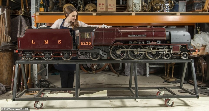 Модель поезда, который является точной копией поезда герцогини Буклух, будет продан за рекордные 200 000 фунтов стерлингов