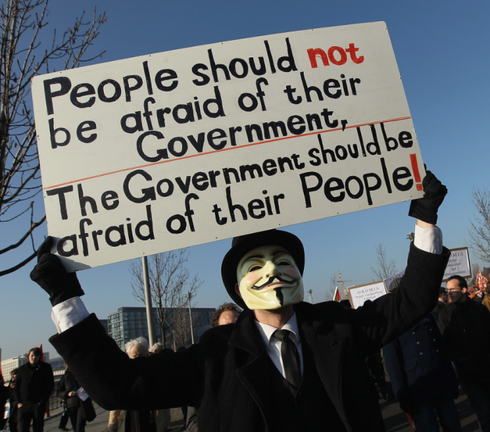 Группа Анонимы предупредила Англию пусть «готовится к хаосу» массовой хакерской атаке из-за Джулиана Ассанжа