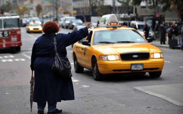 Женщина угнала такси, вместе с пассажирами