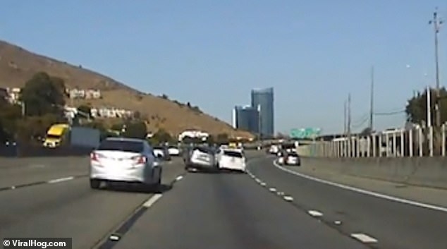 Ужасно. Мужчину сбивает с ног машина, потерявшая управление на шоссе в Сан-Франциско и врезается в него