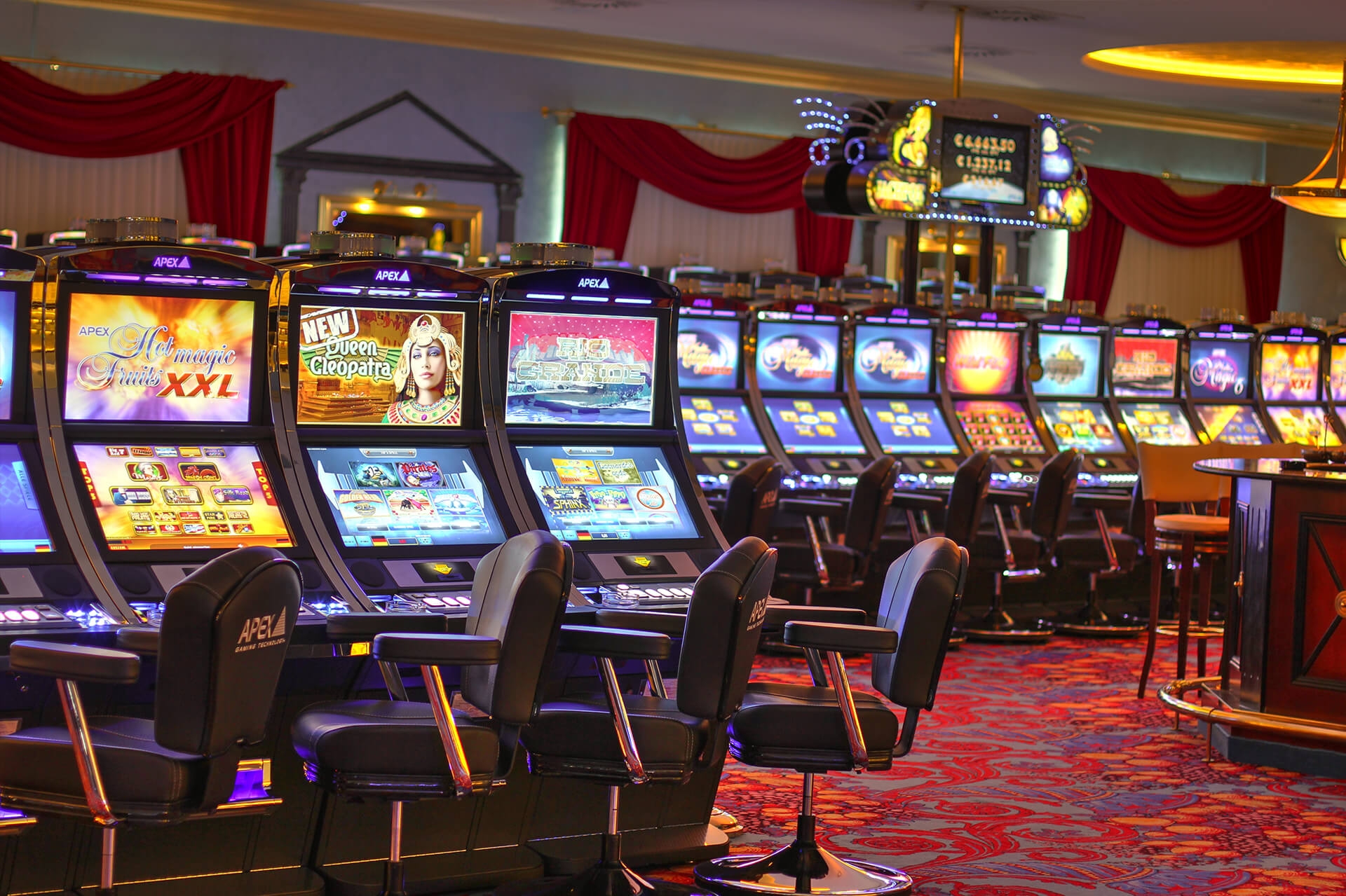 Когда откроют игровые автоматы в украине. Игровые автоматы Vulcan Vegas. Интернет казино компьютерный зал. Игровые автоматы настоящий Азар. Самые популярные игровые автоматы.