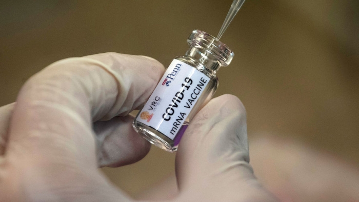 Погоня за вакциной: западные страны проиграли России и Китаю